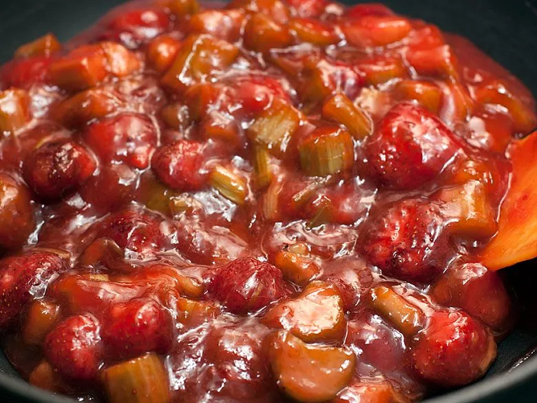 Пирог с ревенем и клубникой. Этап 6