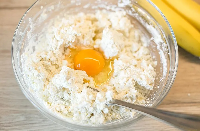 Банановые сырники с ананасами. Этап 4