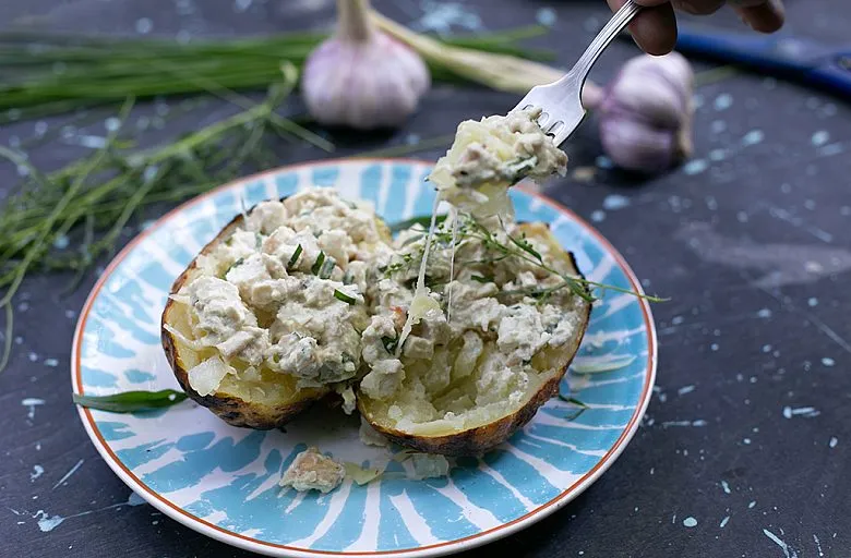 Печеная картошка с начинкой из курицы. Этап 11
