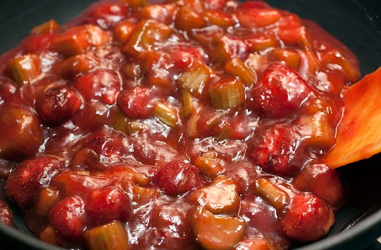 Пирог с ревенем и клубникой. Этап 6