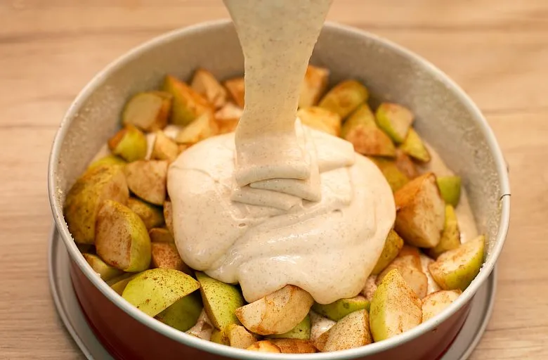 Шарлотка с яблоками. Этап 7