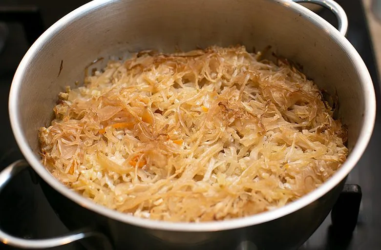 Щи из квашеной капусты с грибами. Этап 7
