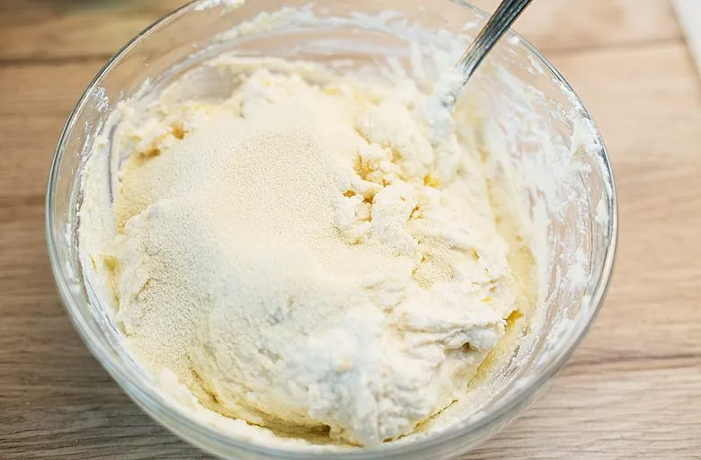 Банановые сырники с ананасами. Этап 6