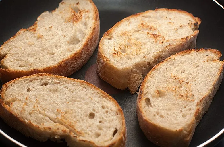 Кростини с треской и томатным соусом. Этап 7