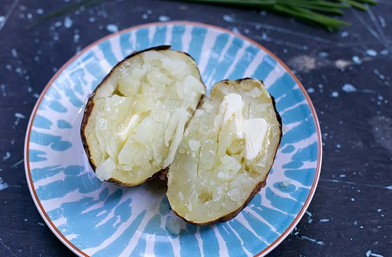 Печеная картошка с начинкой из курицы. Этап 8