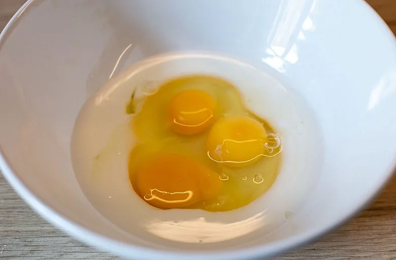 Оладьи с луком и яйцом. Этап 2