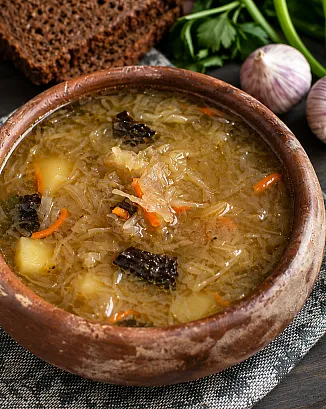Щи из квашеной капусты с грибами