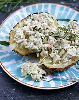 Печеная картошка с начинкой из курицы