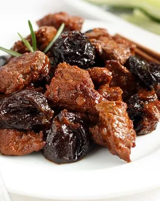 Мясо с черносливом